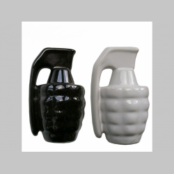 solnička s koreničkou v tvare granátov  materiál: keramika rozmery cca.9 x 5,5cm